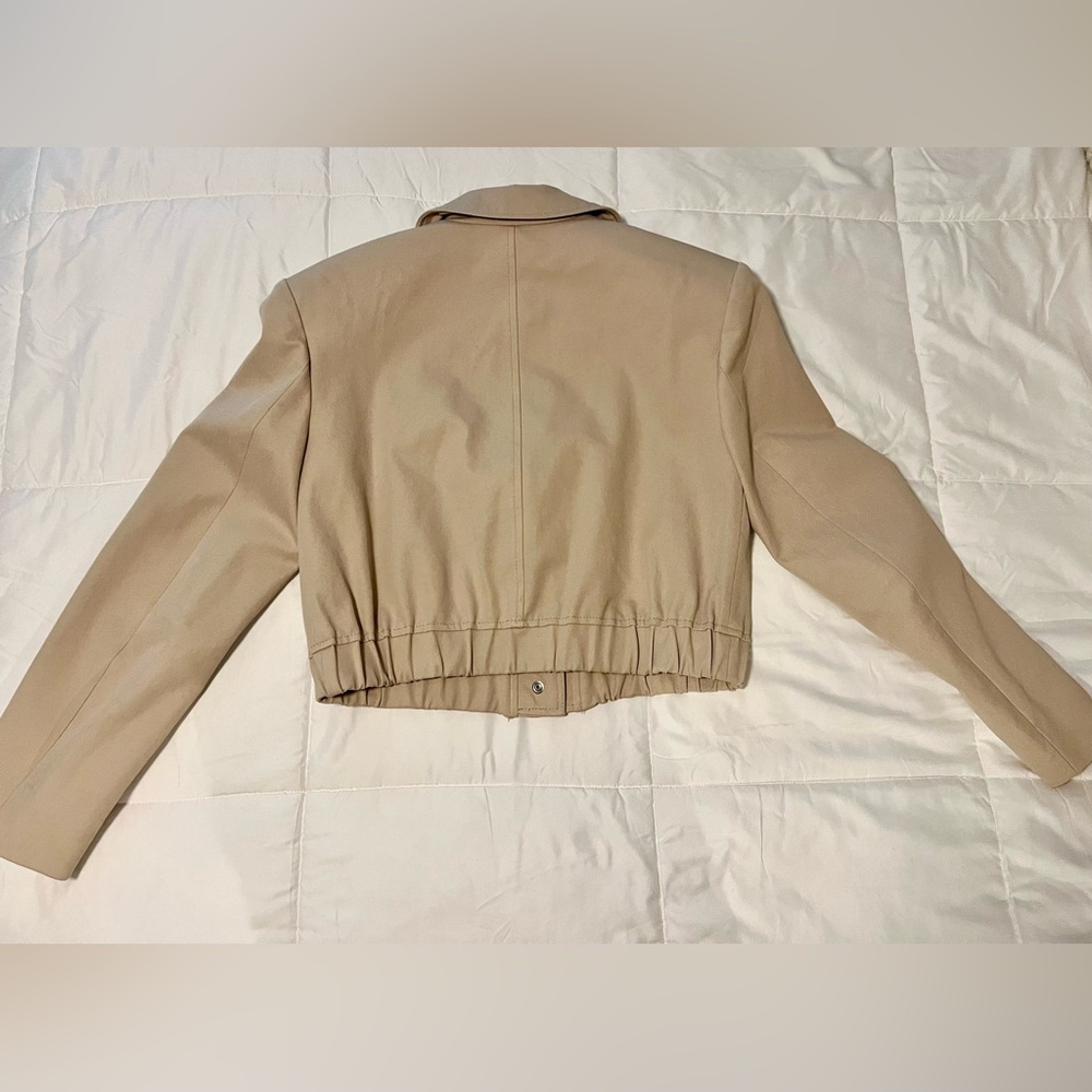 Cropped jacket with shoulder pads - Picture 6 of 8